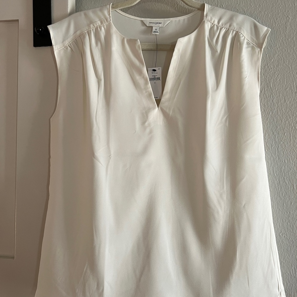 Banana Republic White Cream Sleeveless Blouse NWT